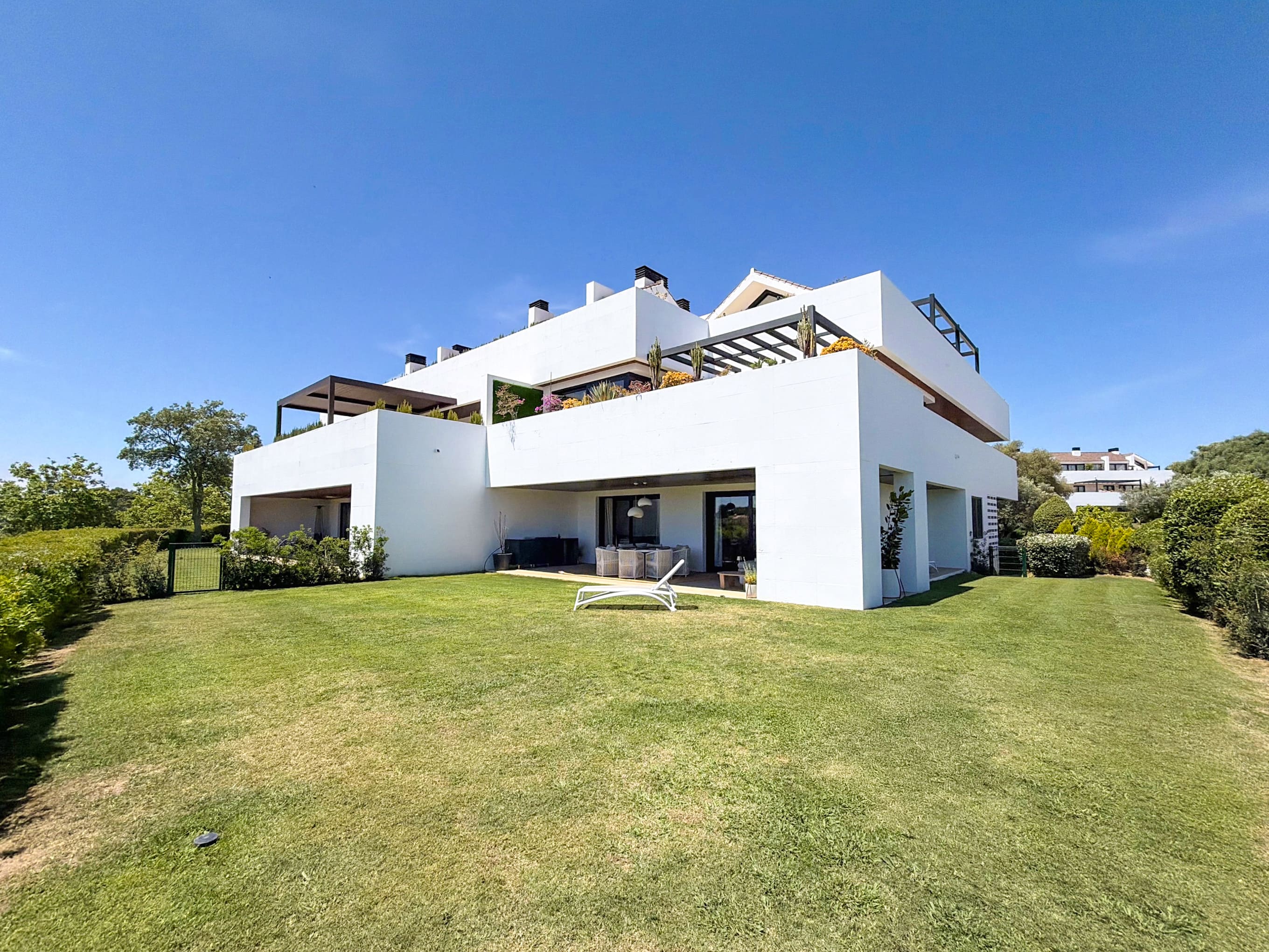 Exclusivo Dúplex en Planta Baja con Jardín Privado en Hacienda de Valderrama, Sotogrande